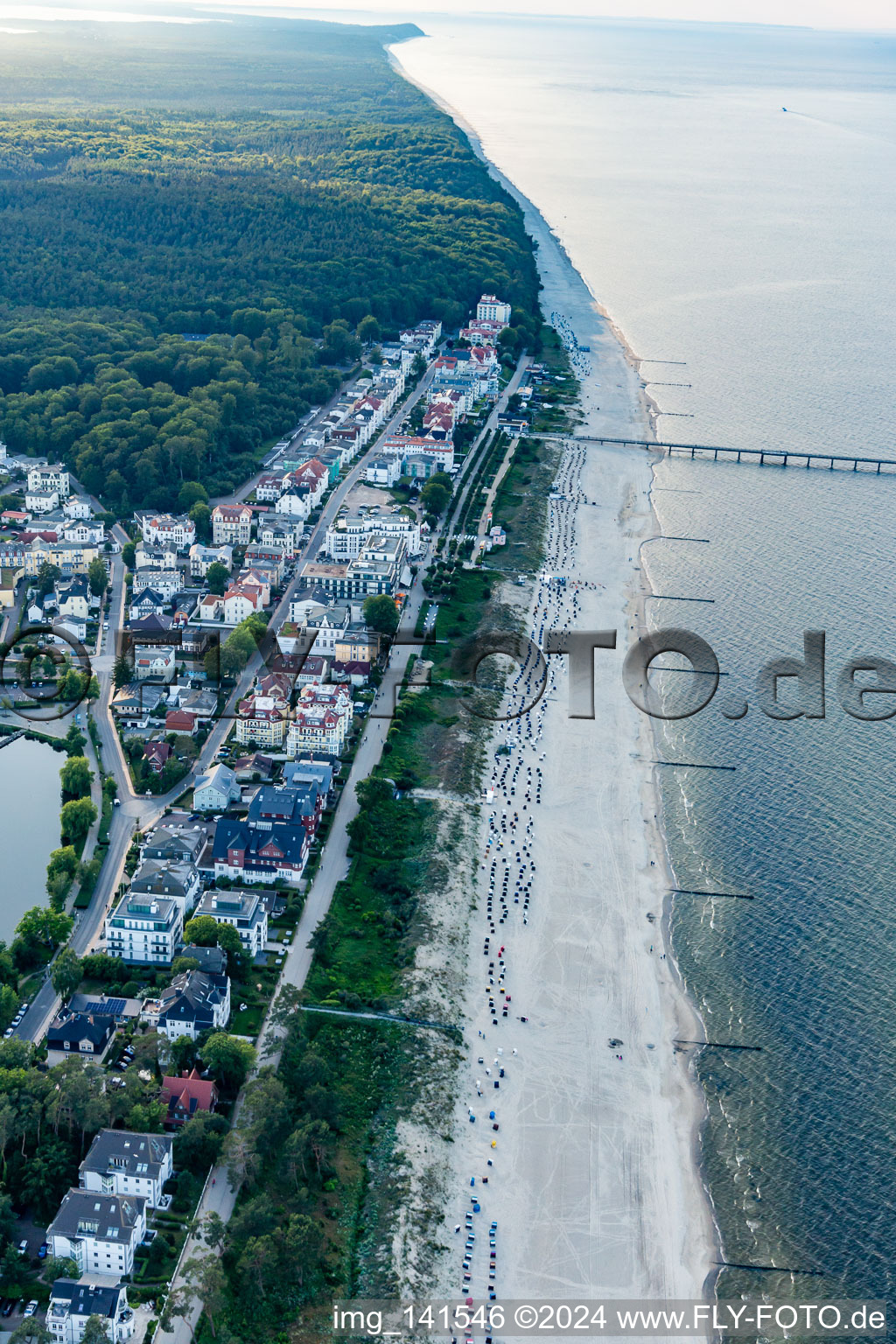 Ostseestrand am Abend im Ortsteil Bansin in Heringsdorf im Bundesland Mecklenburg-Vorpommern, Deutschland