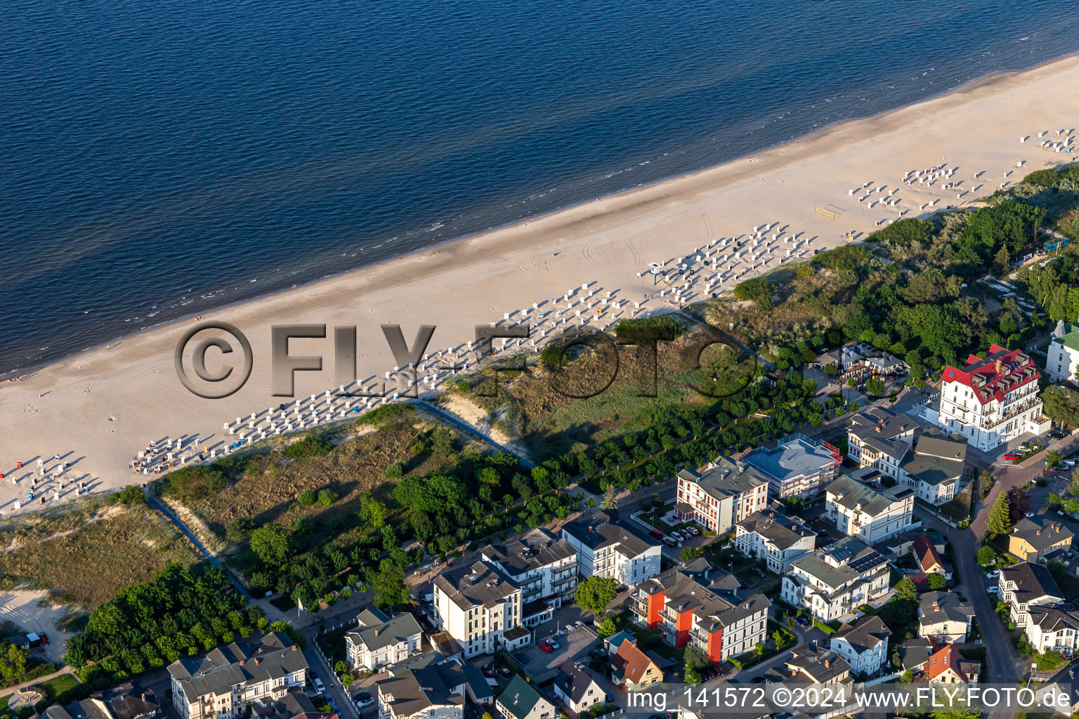 Luftbild von Ostseestrand an der Dünenstr im Ortsteil Ahlbeck U in Heringsdorf im Bundesland Mecklenburg-Vorpommern, Deutschland