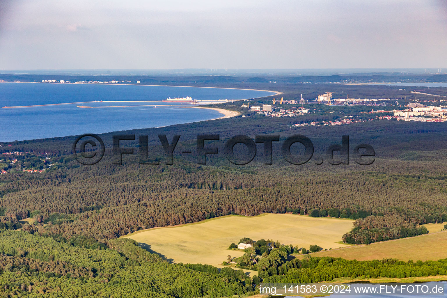 Hafen Swinemünde von Südwesten in Świnoujście im Bundesland Westpommern, Polen