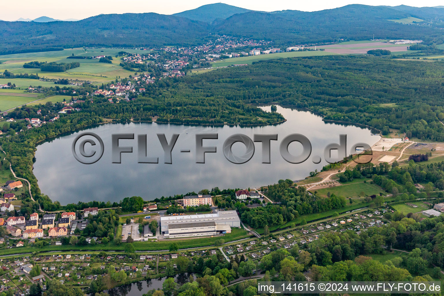 Olbersdorfer See von Norden im Bundesland Sachsen, Deutschland