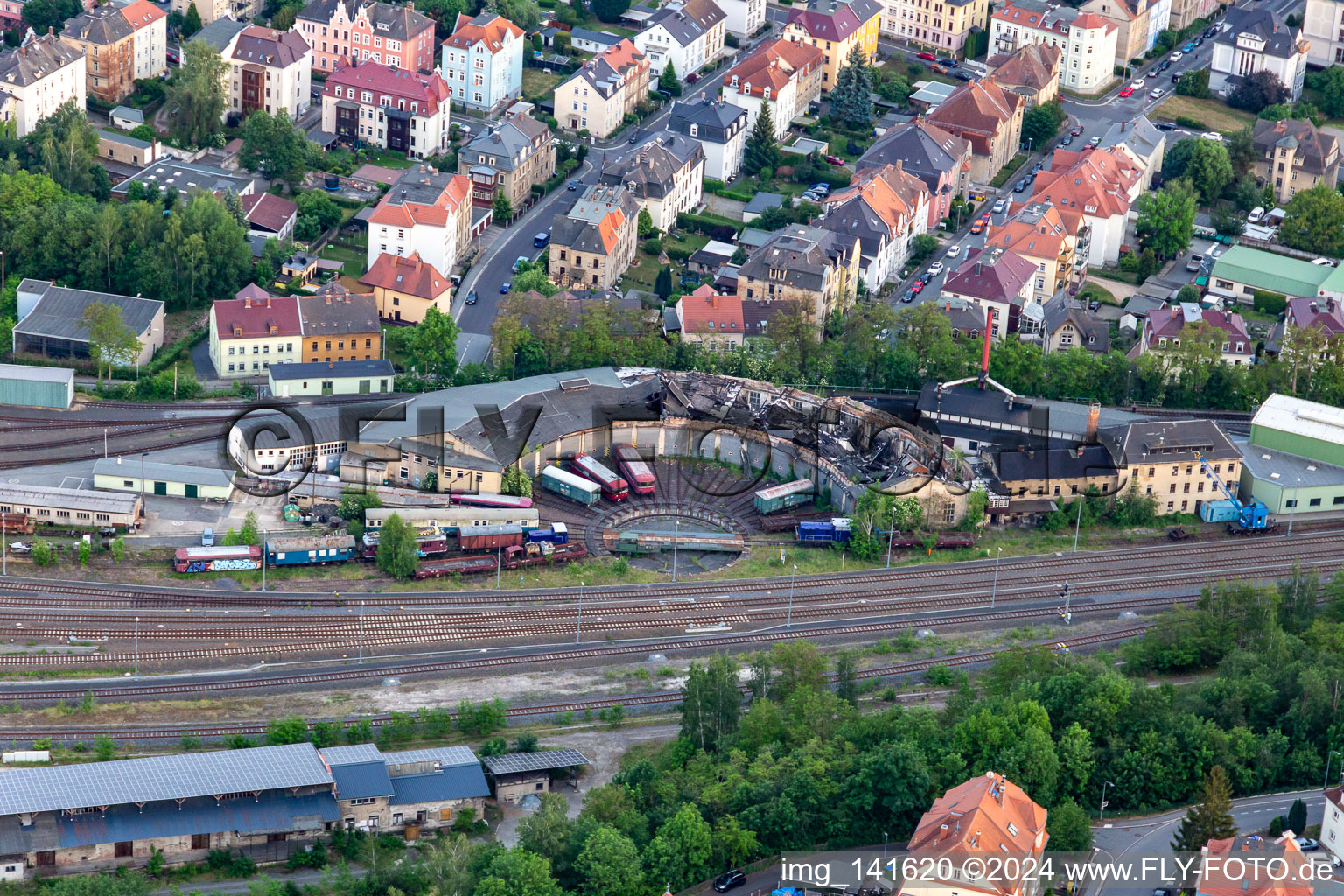 Halb zerfallener Gleisschuppen an der Eisenbahnstr in Zittau im Bundesland Sachsen, Deutschland