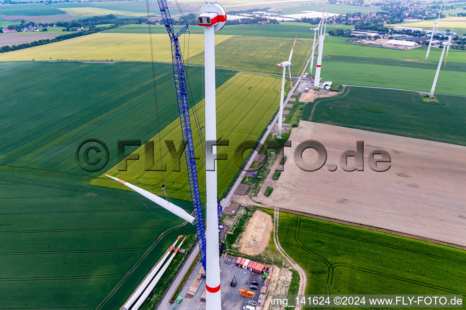 Baustelle eines Windrads am Windpark Oberseifersdorf der Alterric Deutschland GmbH und Energiequelle GmbH im Ortsteil Eckartsberg in Mittelherwigsdorf im Bundesland Sachsen