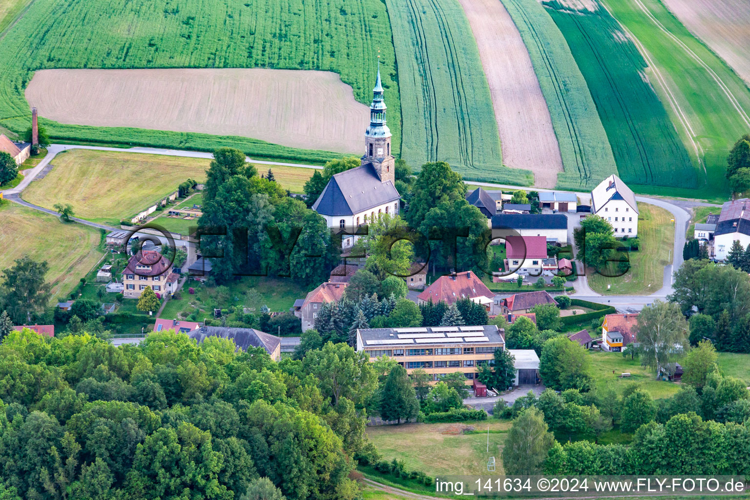 Luftaufnahme von Kirche Wittgendorf in Zittau im Bundesland Sachsen, Deutschland