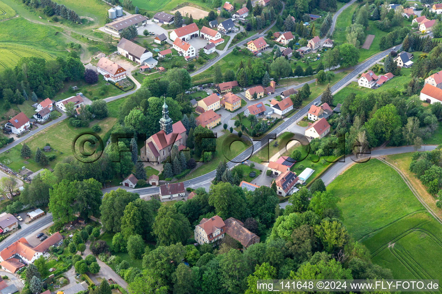 Kirche St. Georg im Ortsteil Schönau-Berzdorf in Schönau-Berzdorf auf dem Eigen im Bundesland Sachsen, Deutschland