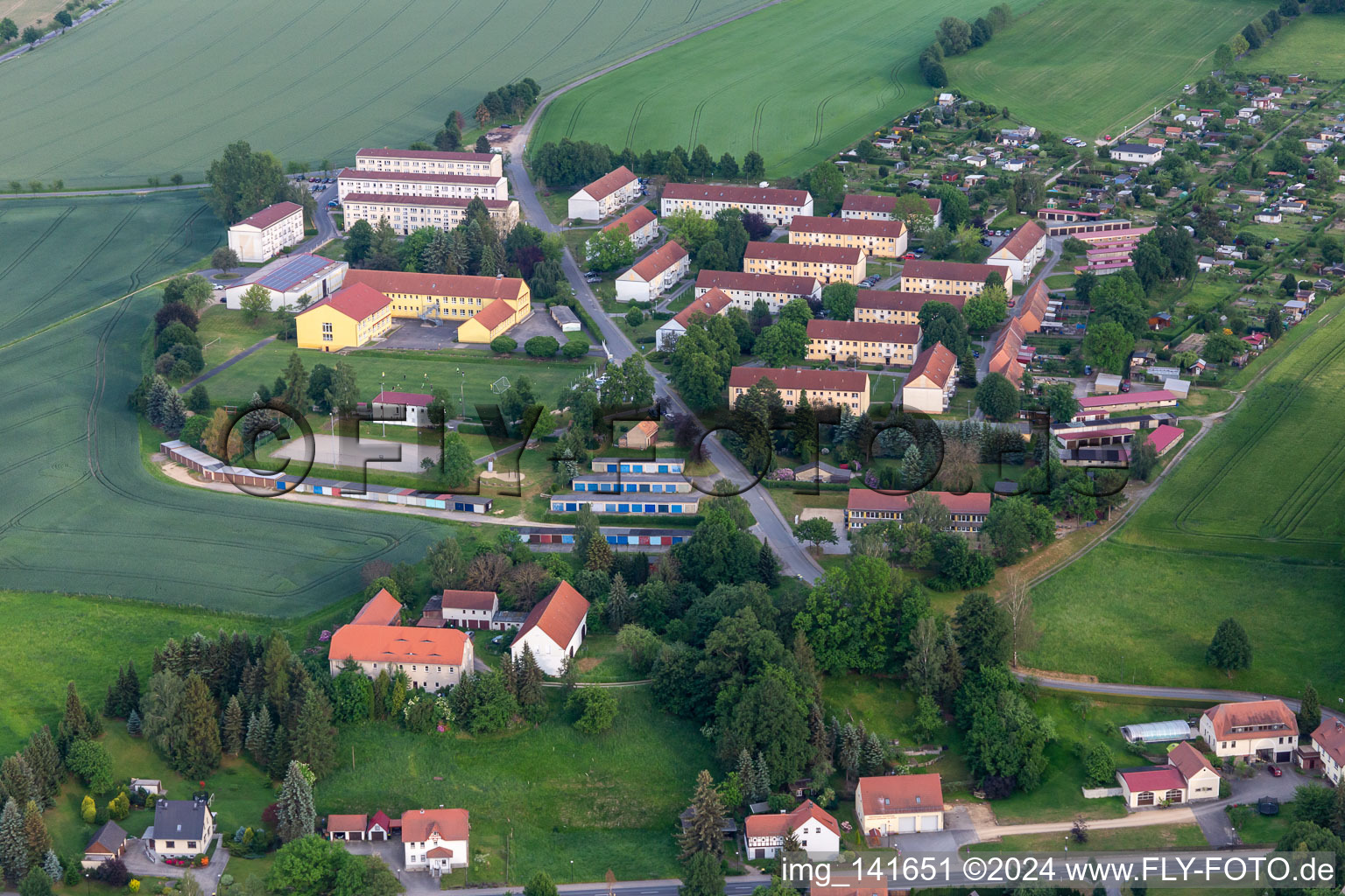 Plattenbauesiedlung "Am Hutberg" im Ortsteil Schönau-Berzdorf in Schönau-Berzdorf auf dem Eigen im Bundesland Sachsen, Deutschland