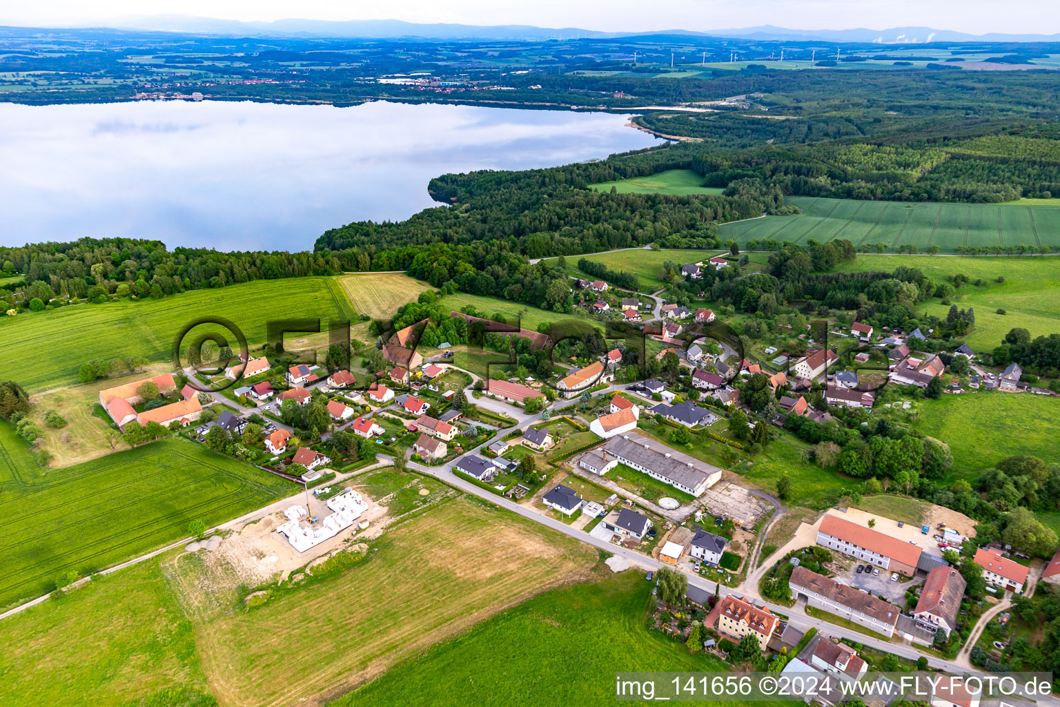 Ortschaft am Berzdorfer See im Ortsteil Jauernick-Buschbach in Markersdorf im Bundesland Sachsen, Deutschland