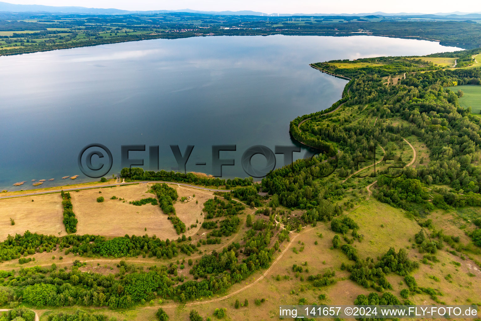 Nord-Ostufer des Berzdorfer See mit Bikepark Pimmelblo und Ausichtspunkt Klein Neundorf im Ortsteil Deutsch Ossig in Görlitz im Bundesland Sachsen, Deutschland