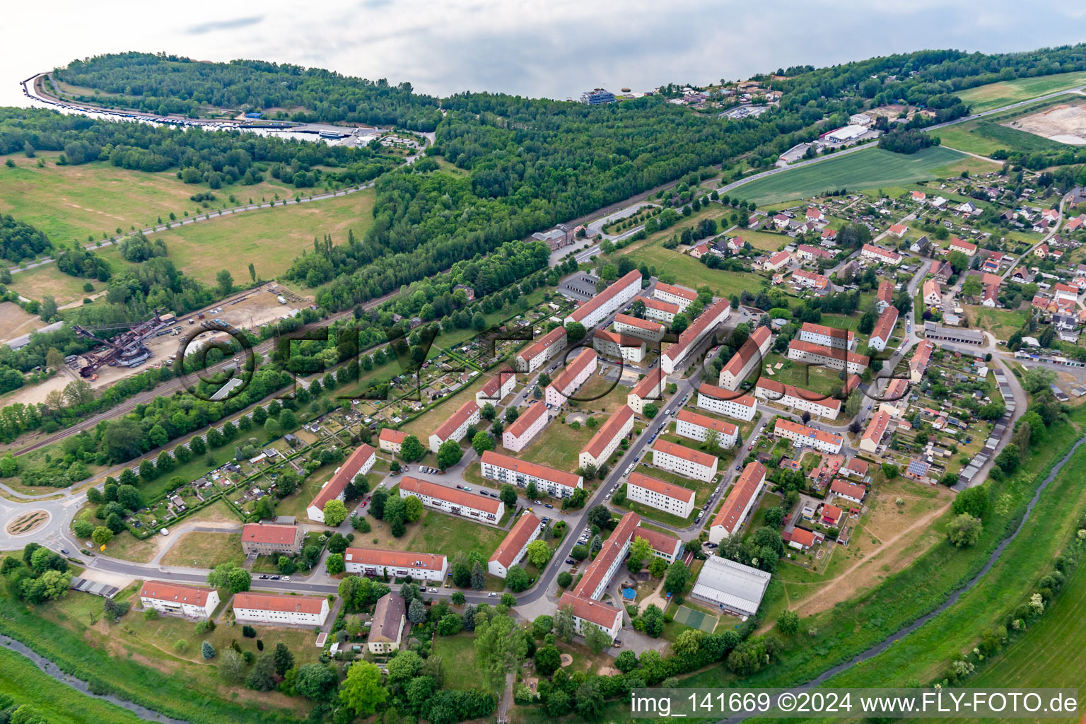 Plattenbausiedlung Karl-Marx-Straße im Ortsteil Hagenwerder in Görlitz im Bundesland Sachsen, Deutschland