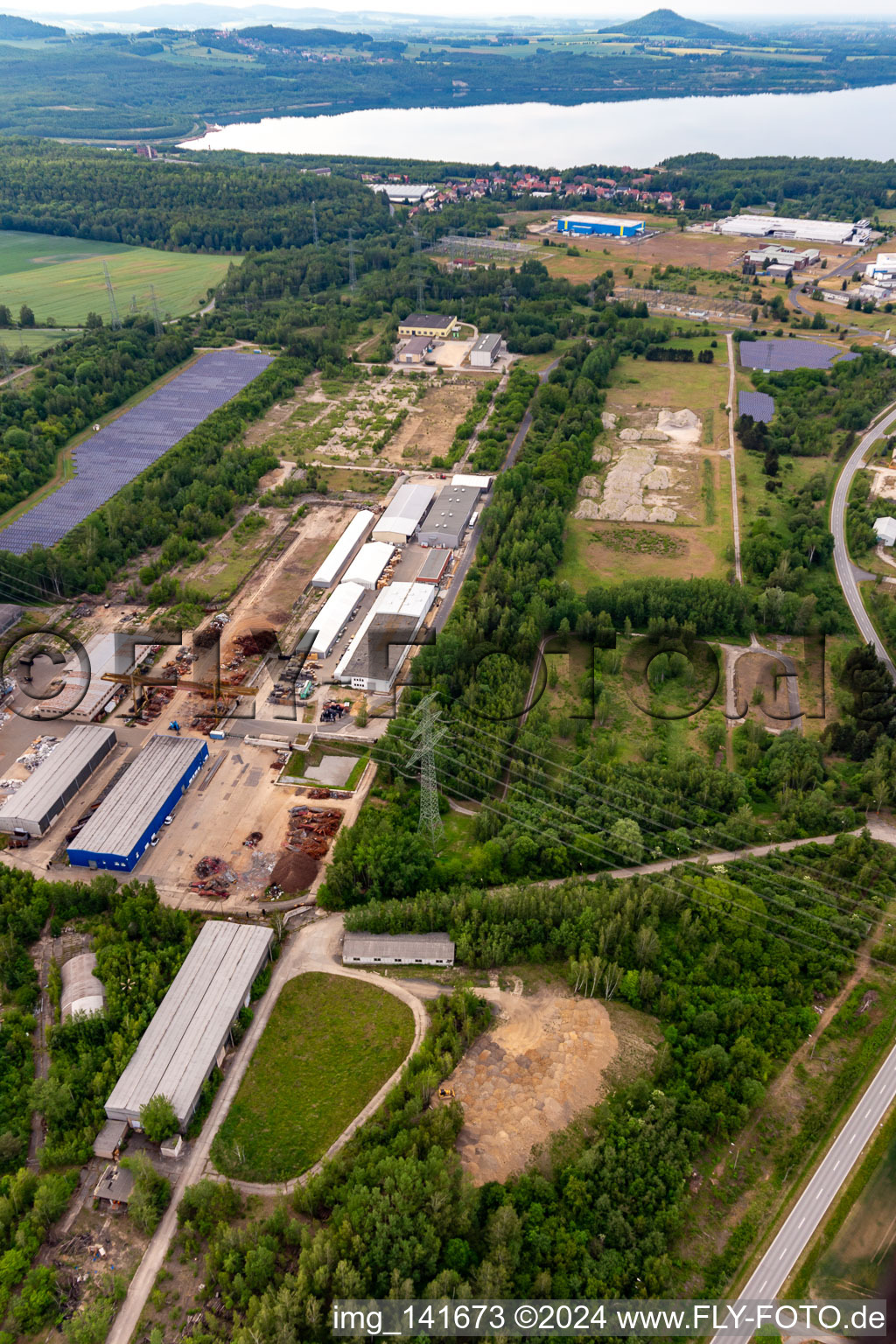 Industriegebiet Ostritzer Straße mit Polyvlies-Beyer-Sachsen- Geschäftsführungs-GmbH und  Oostdam Metallhandels GmbH im Ortsteil Hagenwerder in Görlitz, Deutschland