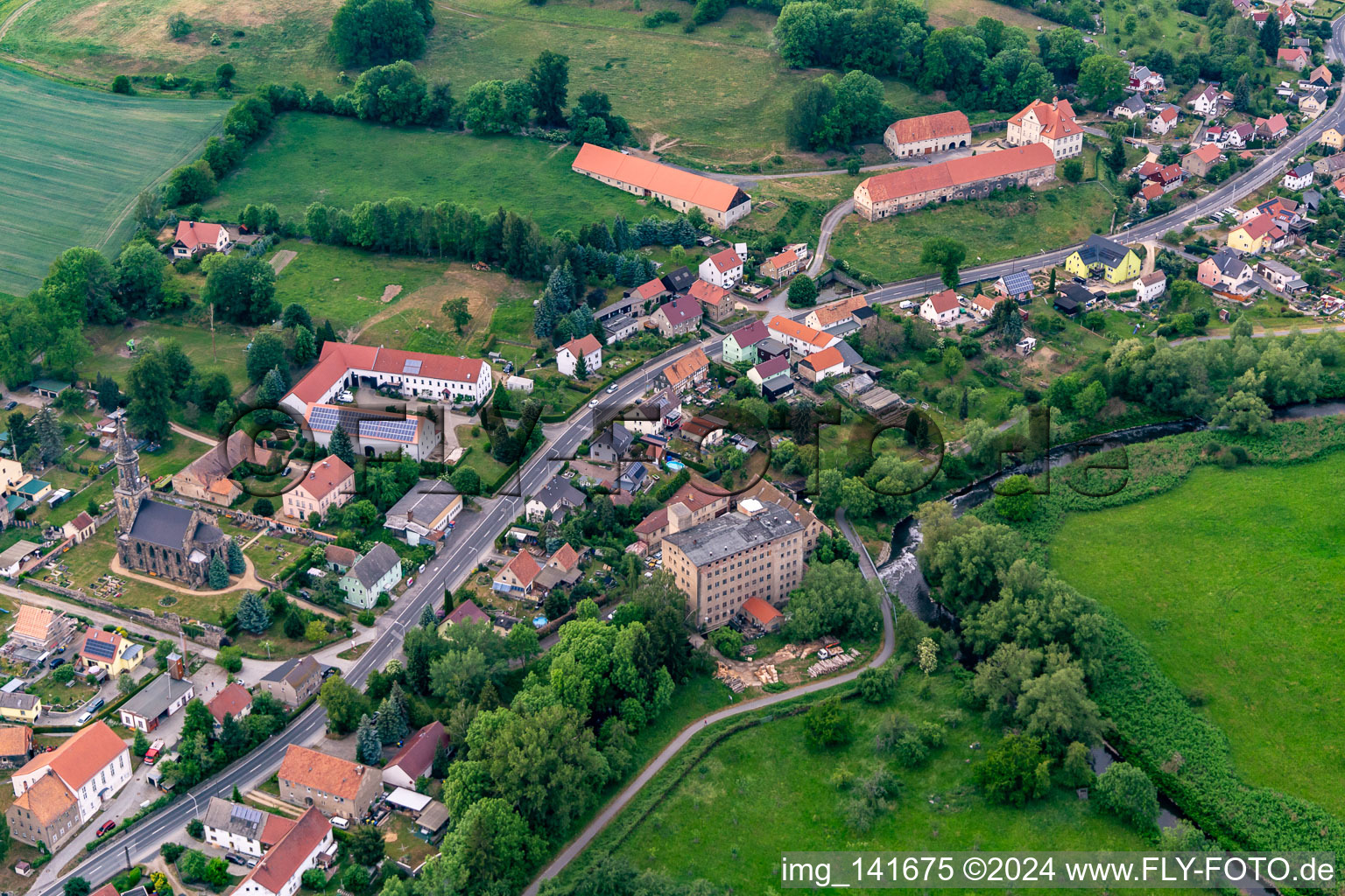 Gebäude der Wassermühle an der Neiße im Ortsteil Leuba in Ostritz im Bundesland Sachsen, Deutschland