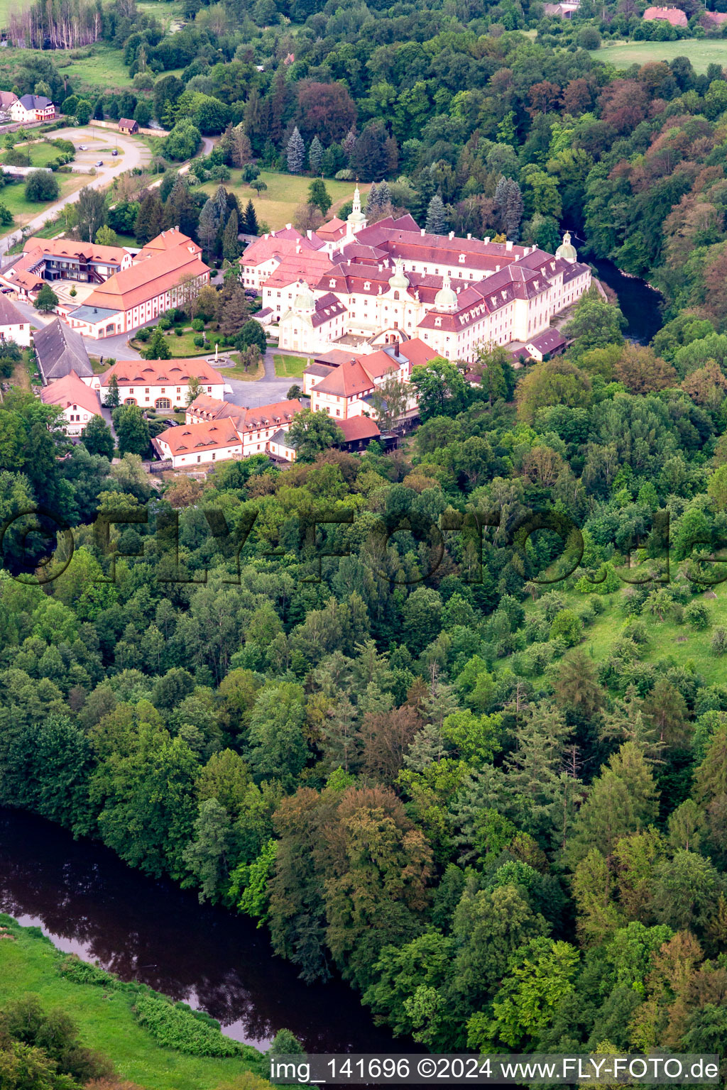 Luftbild von Nonnen-Kloster St. Marienthal in Ostritz im Bundesland Sachsen, Deutschland