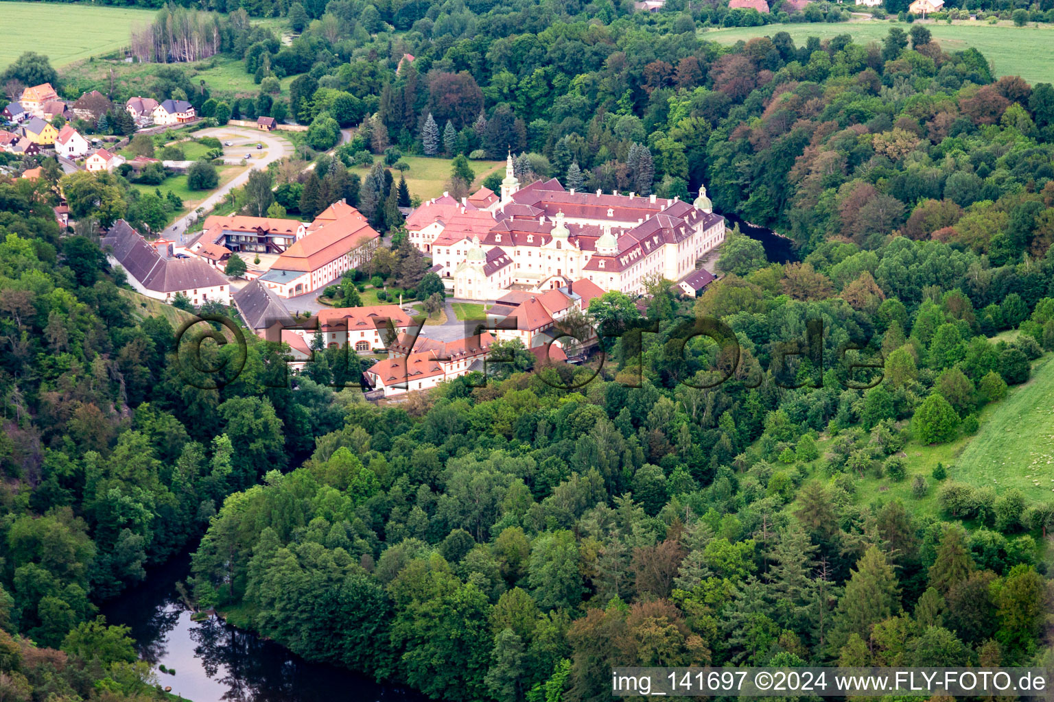 Luftaufnahme von Nonnen-Kloster St. Marienthal in Ostritz im Bundesland Sachsen, Deutschland