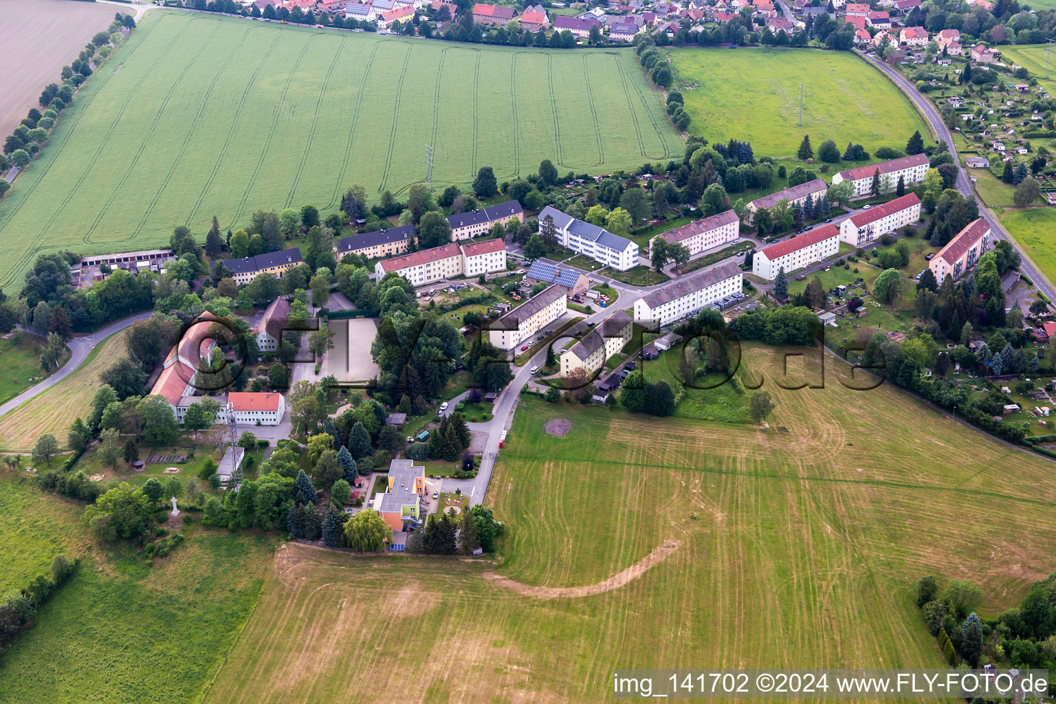 Plattenbausiedlung an der Karl-Liebknecht-Straße im Ortsteil Hirschfelde in Zittau im Bundesland Sachsen, Deutschland