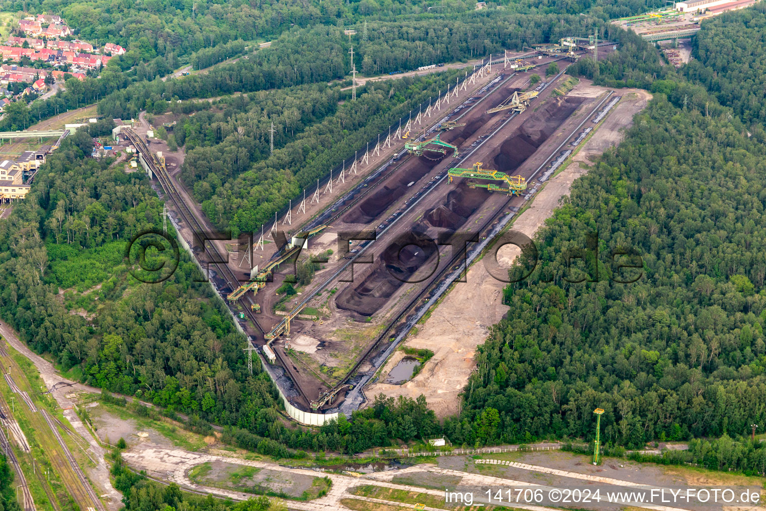 Kohlehalden am Braunkohletagebau "PGE Górnictwo i Energetyka Konwencjonalna Oddział Kopalnia Węgla Brunatnego Turów" in Bogatynia im Bundesland Niederschlesien, Polen