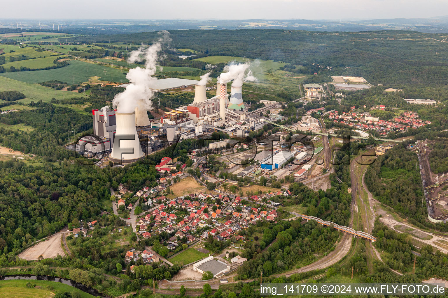 Braunkohle Kraftwerk Turów "PGE Górnictwo i Energetyka Konwencjonalna S.A., Oddział Elektrownia Turów" in Bogatynia im Bundesland Niederschlesien, Polen