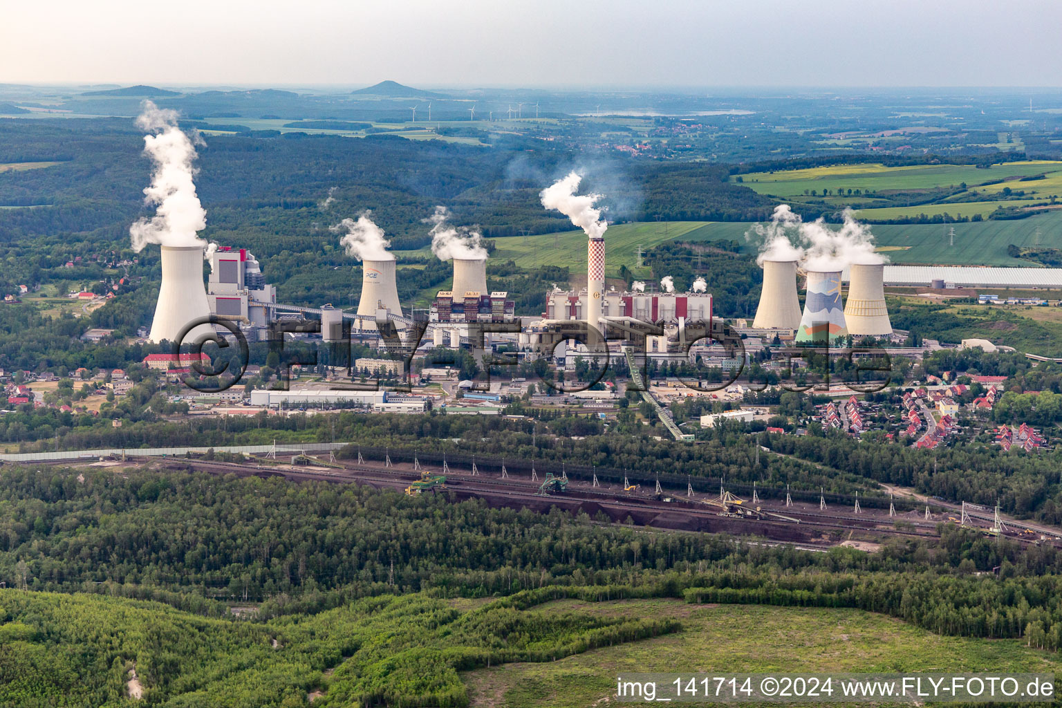 Luftbild von Braunkohle Kraftwerk Turów "PGE Górnictwo i Energetyka Konwencjonalna S.A., Oddział Elektrownia Turów" in Bogatynia im Bundesland Niederschlesien, Polen