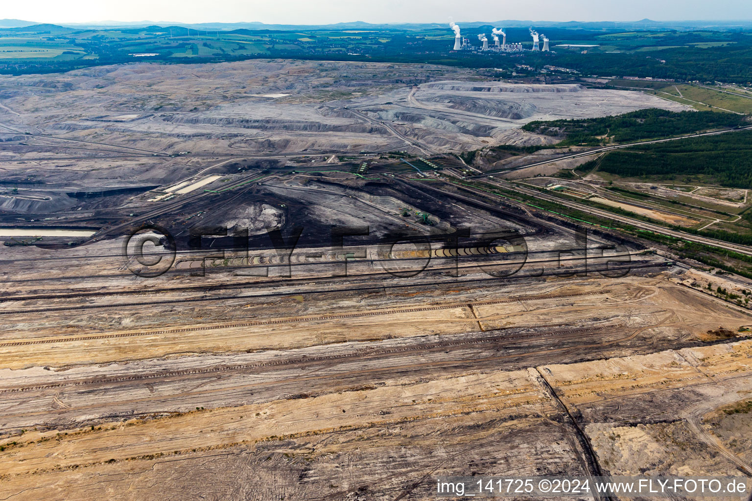 Braunkohletagebau "PGE Górnictwo i Energetyka Konwencjonalna Oddział Kopalnia Węgla Brunatnego Turów" in Opolno-Zdrój im Bundesland Niederschlesien, Polen