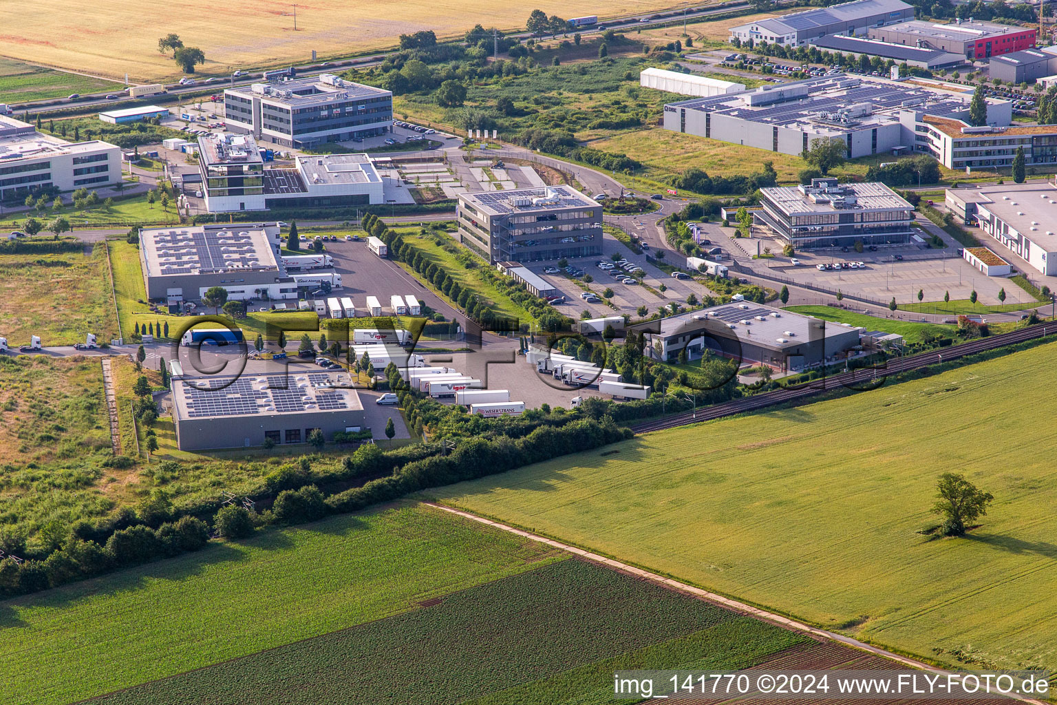 Gewerbegebiet Im Speyerer Tal in Rülzheim im Bundesland Rheinland-Pfalz, Deutschland