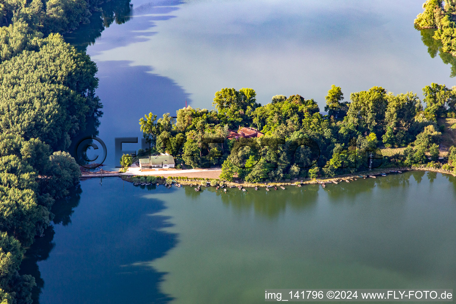 Restaurant auf Insel Rott am Rhein in Linkenheim-Hochstetten im Bundesland Baden-Württemberg, Deutschland