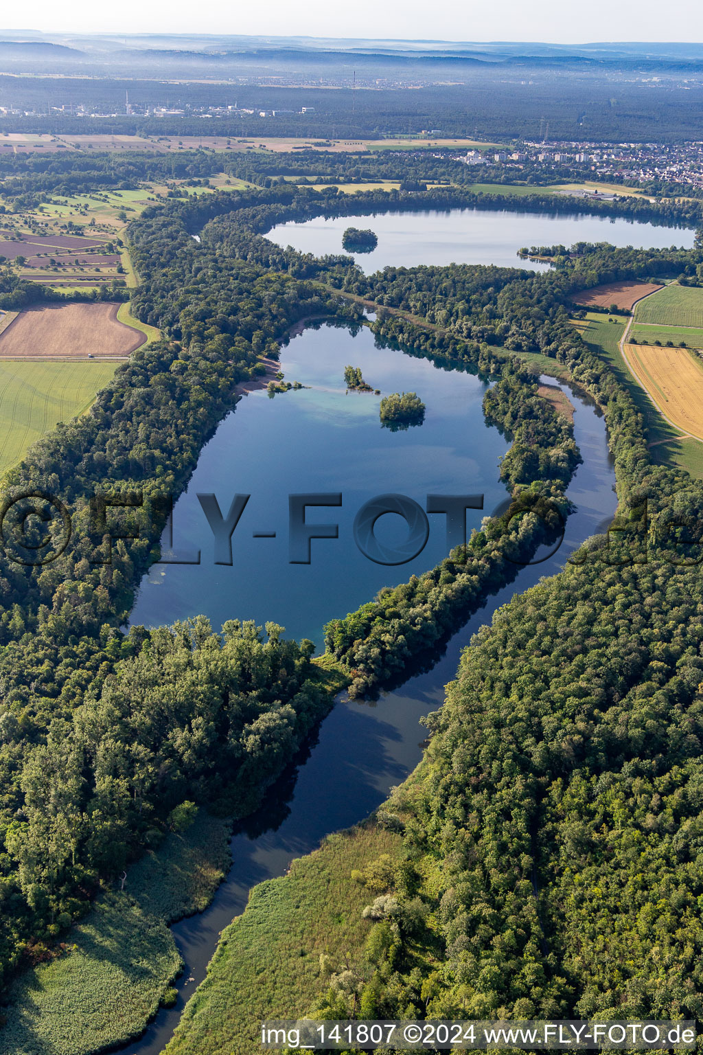 Rheinniederungskanal zwischen Streitköpfle See und Baggersee Mittelgrund im Ortsteil Leopoldshafen in Eggenstein-Leopoldshafen im Bundesland Baden-Württemberg, Deutschland