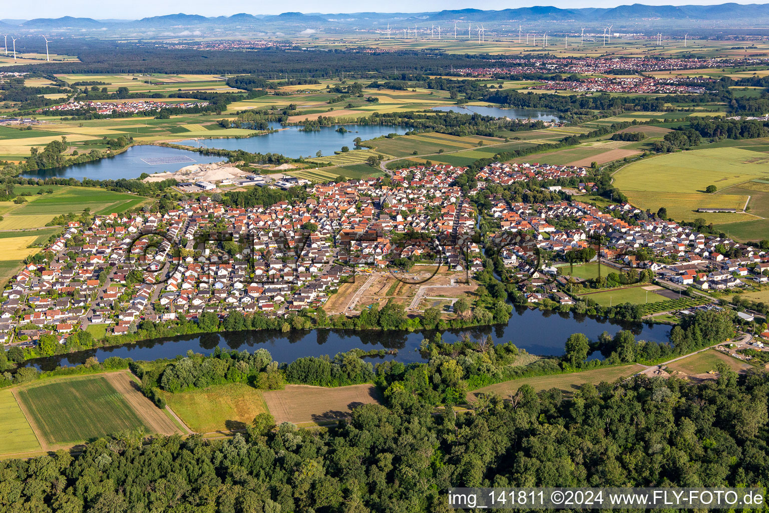 Leimersheim im Bundesland Rheinland-Pfalz, Deutschland von oben gesehen