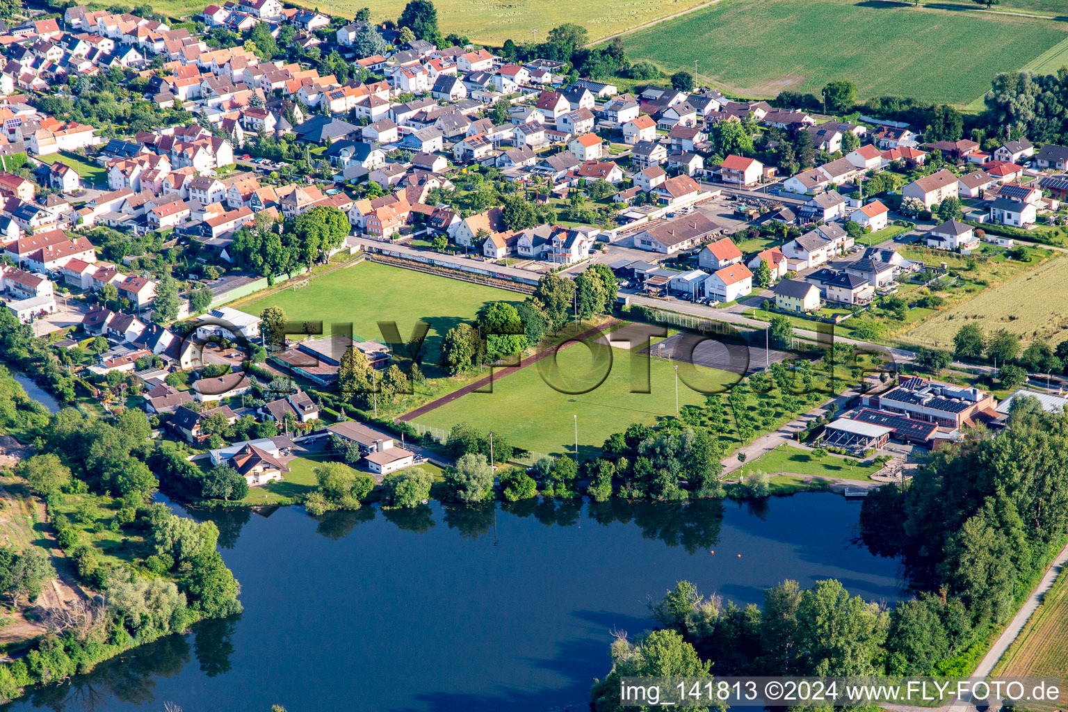 Sportplätze an der Rheinstr in Leimersheim im Bundesland Rheinland-Pfalz, Deutschland