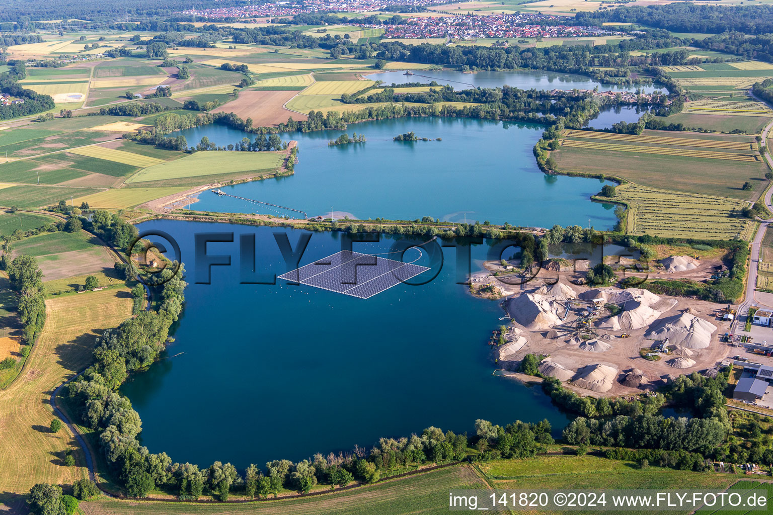 Luftbild von Schwimmender Solarpark auf Baggersee in Leimersheim im Bundesland Rheinland-Pfalz, Deutschland