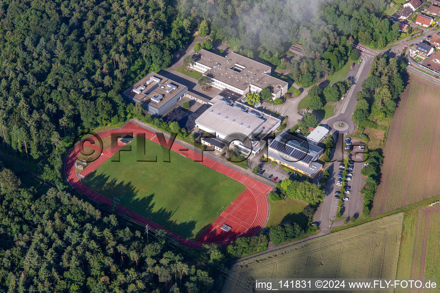 IGS Rheinzabern und Sporthalle Römerbad im Bundesland Rheinland-Pfalz, Deutschland