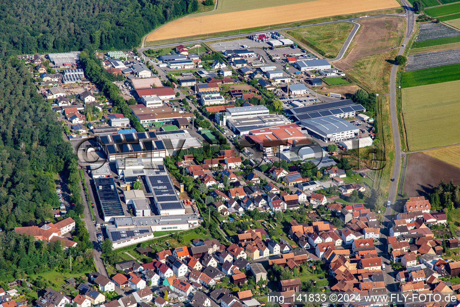 Luftaufnahme von Gewerbegebiet Im Gereut in Hatzenbühl im Bundesland Rheinland-Pfalz, Deutschland