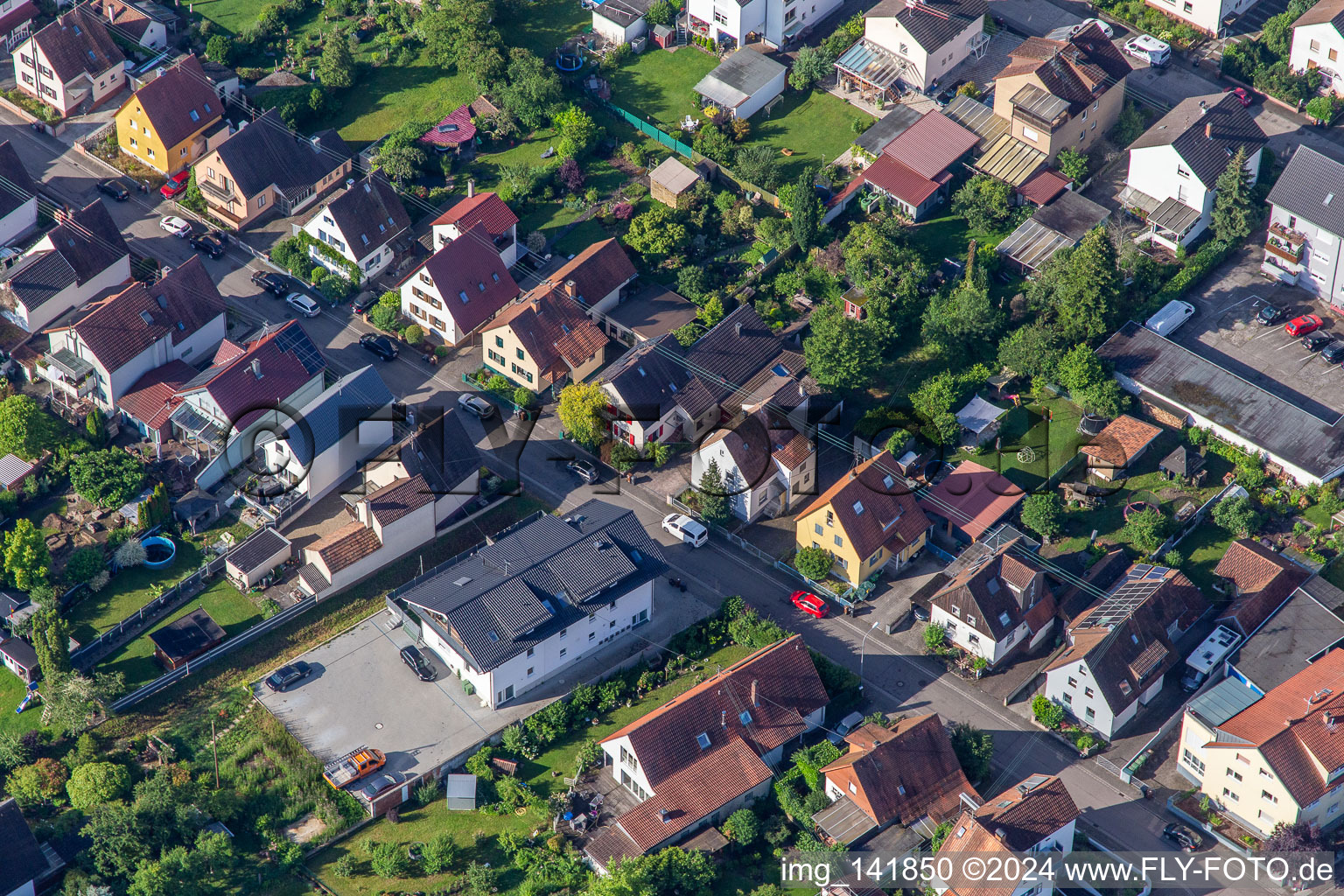 Luftbild von Mietshaus in der Waldstr in Kandel im Bundesland Rheinland-Pfalz, Deutschland