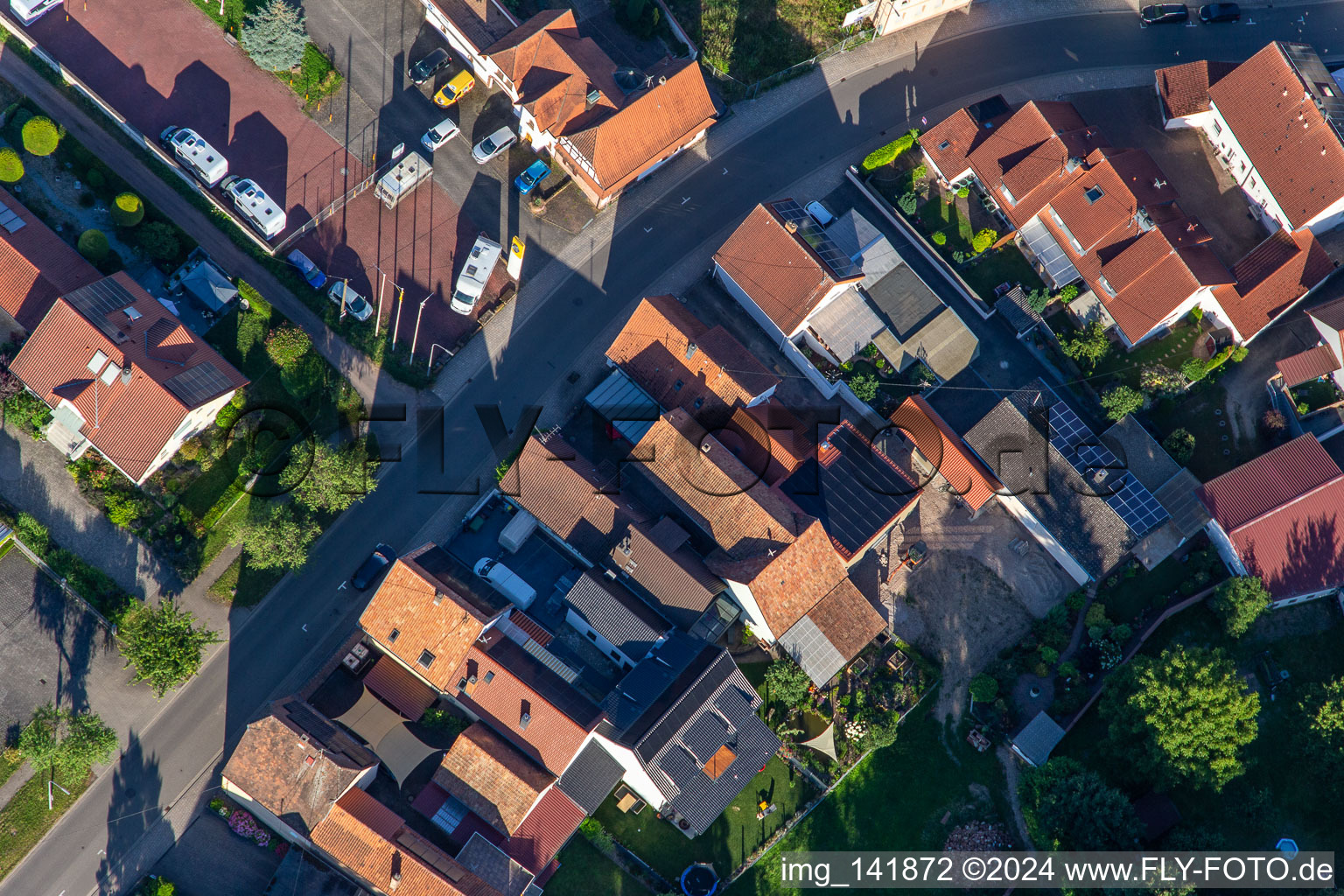 Luftbild von Hauptstr in Minfeld im Bundesland Rheinland-Pfalz, Deutschland