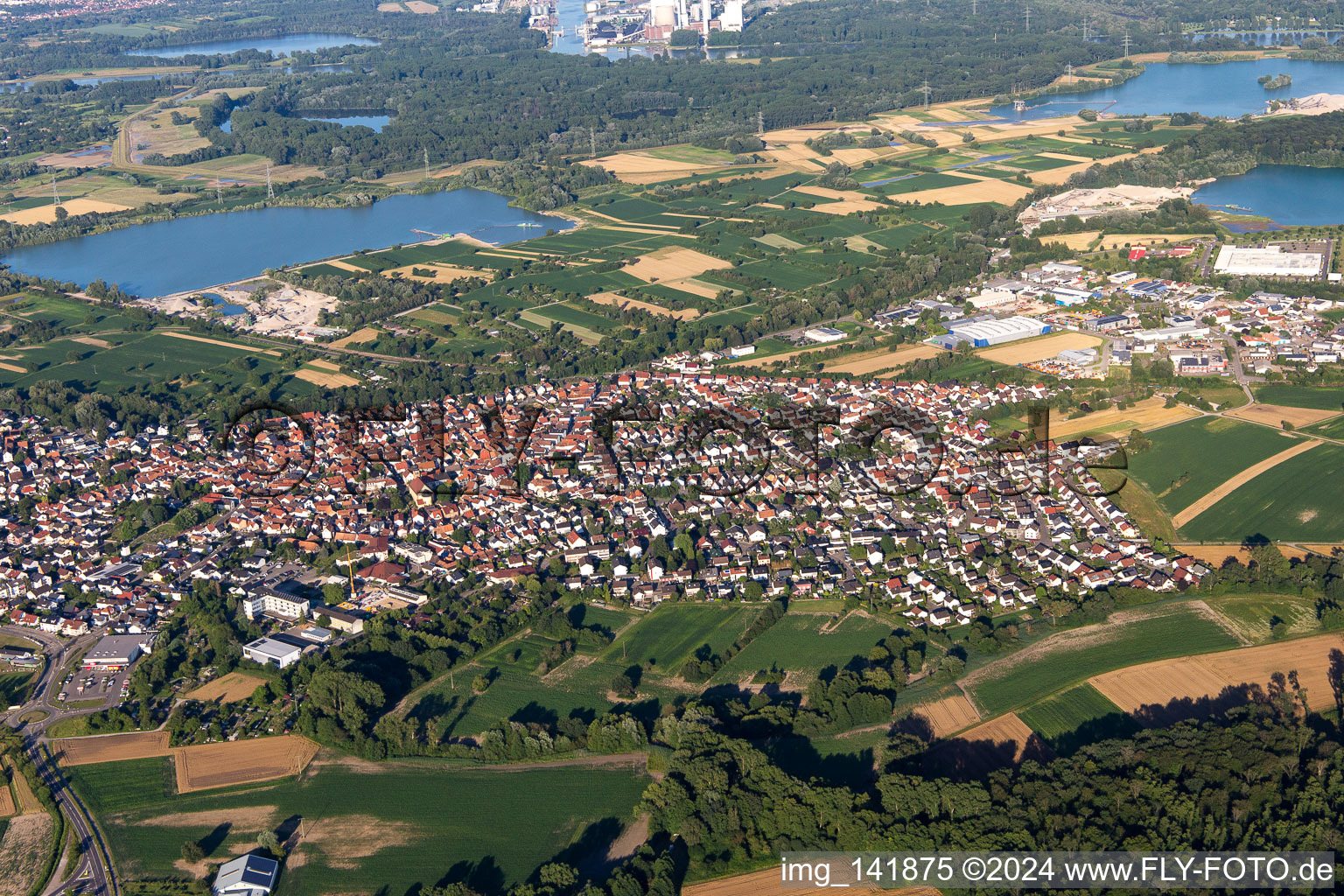 Hagenbach von Westen im Bundesland Rheinland-Pfalz, Deutschland