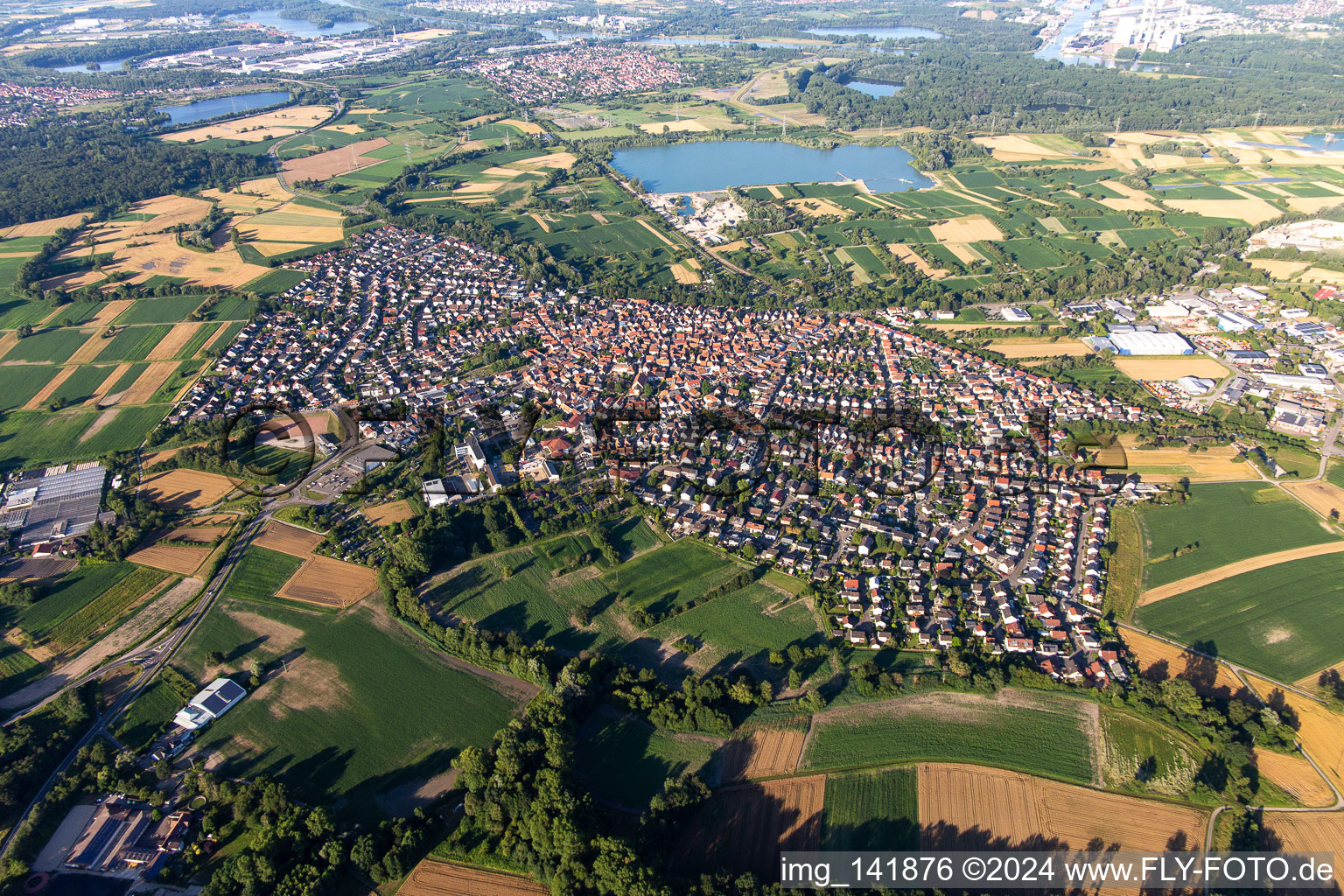 Hagenbach von Südwesten im Bundesland Rheinland-Pfalz, Deutschland