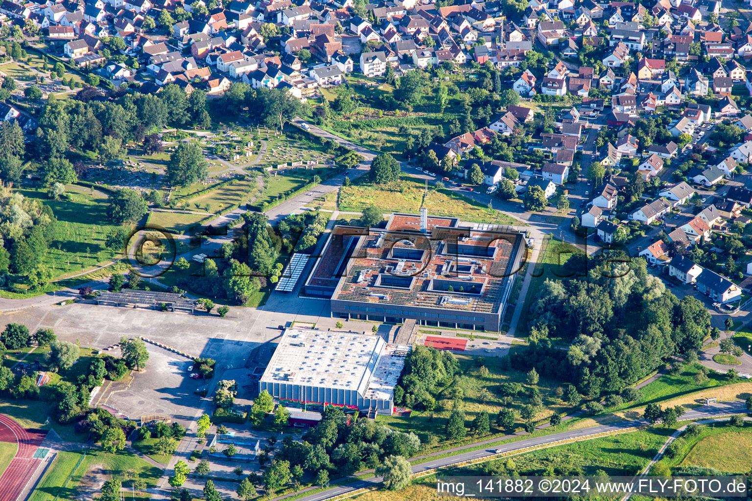 Keltenhalle und Realschule im Ortsteil Mörsch in Rheinstetten im Bundesland Baden-Württemberg, Deutschland