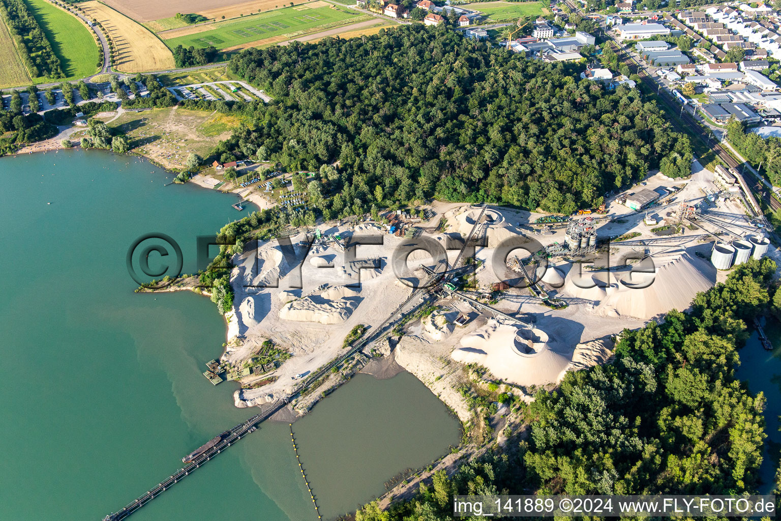 Kiesgrube Rhenstetten-Forchheim im Ortsteil Silberstreifen in Rheinstetten im Bundesland Baden-Württemberg, Deutschland