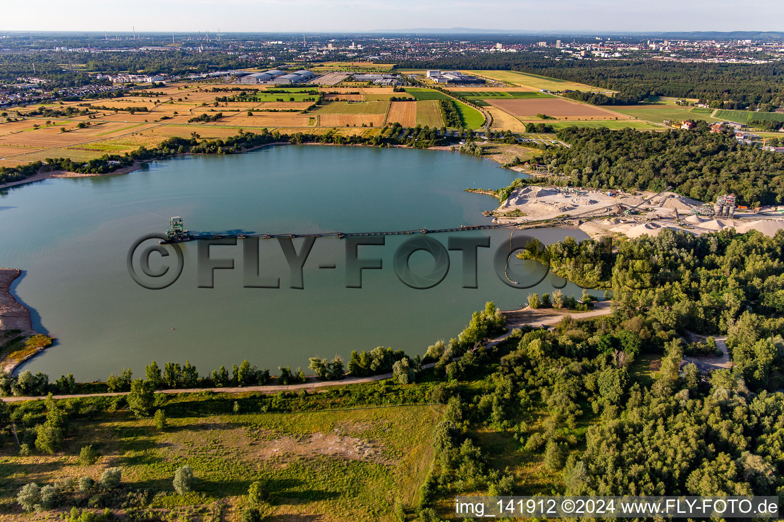 Epplesee von Süden im Ortsteil Silberstreifen in Rheinstetten im Bundesland Baden-Württemberg, Deutschland