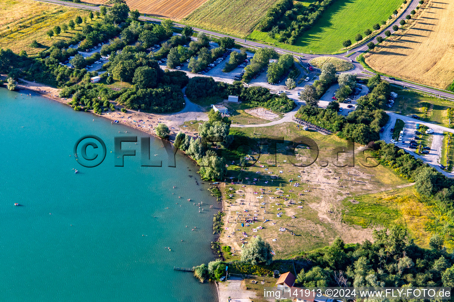 Schrägluftbild von Liegewiese am Epplesee im Ortsteil Silberstreifen in Rheinstetten im Bundesland Baden-Württemberg, Deutschland