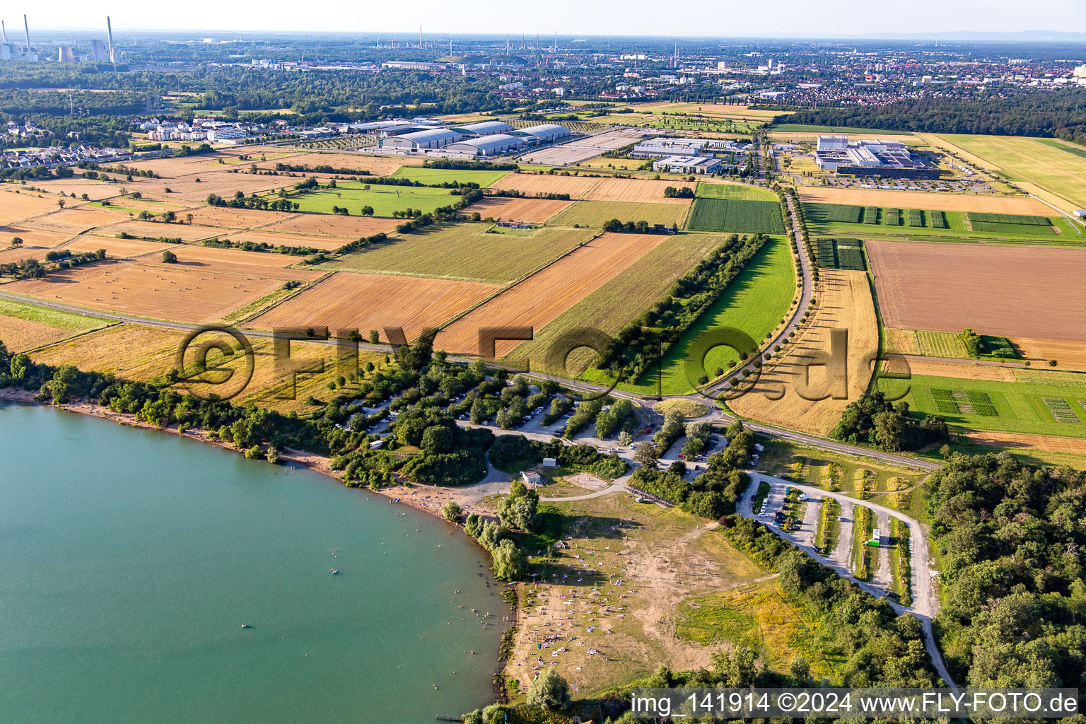 Liegewiese am Epplesee im Ortsteil Silberstreifen in Rheinstetten im Bundesland Baden-Württemberg, Deutschland von oben