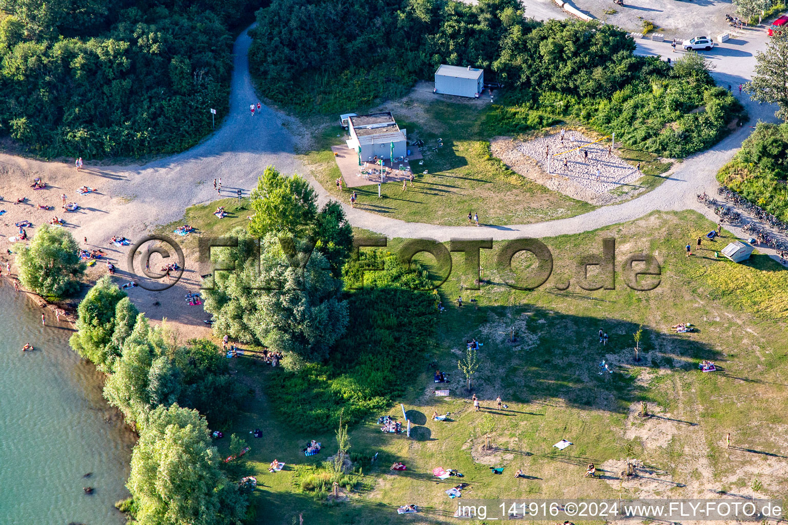 Schrägluftbild von Beachvolleyballfeld am Epplesee im Ortsteil Silberstreifen in Rheinstetten im Bundesland Baden-Württemberg, Deutschland