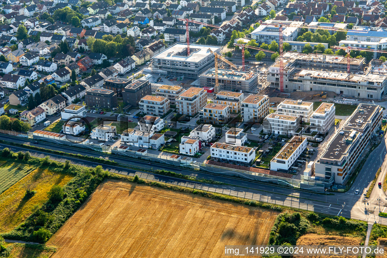 Luftbild von Mehrfamilienhausbaustelle "Neue Stadtmitte" von Osten im Ortsteil Mörsch in Rheinstetten im Bundesland Baden-Württemberg, Deutschland