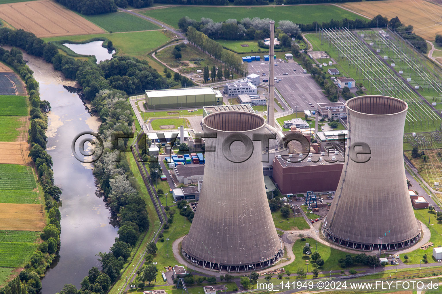 Luftbild von Abgeschaltetes Kernkraftwerk Grafenrheinfeld der Preussenelektra GmbH vor der Sprengung der Kühltürme im Bundesland Bayern, Deutschland