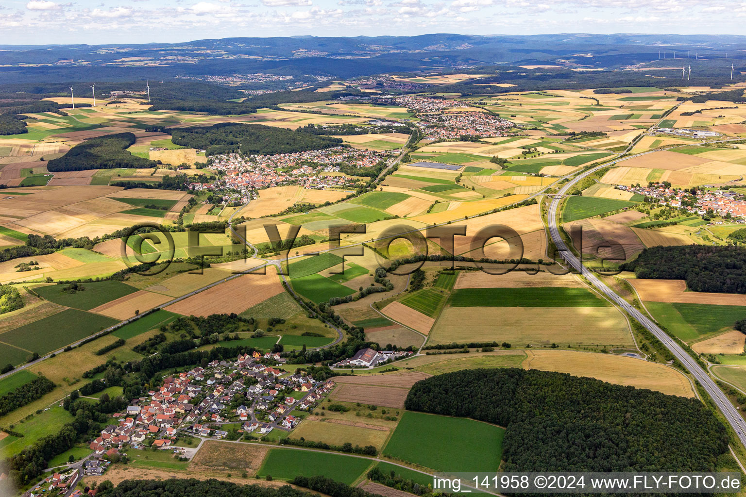 Verlauf der A71 zwischen Pfersdorg und Ebenhausen im Ortsteil Hain in Poppenhausen im Bundesland Bayern, Deutschland