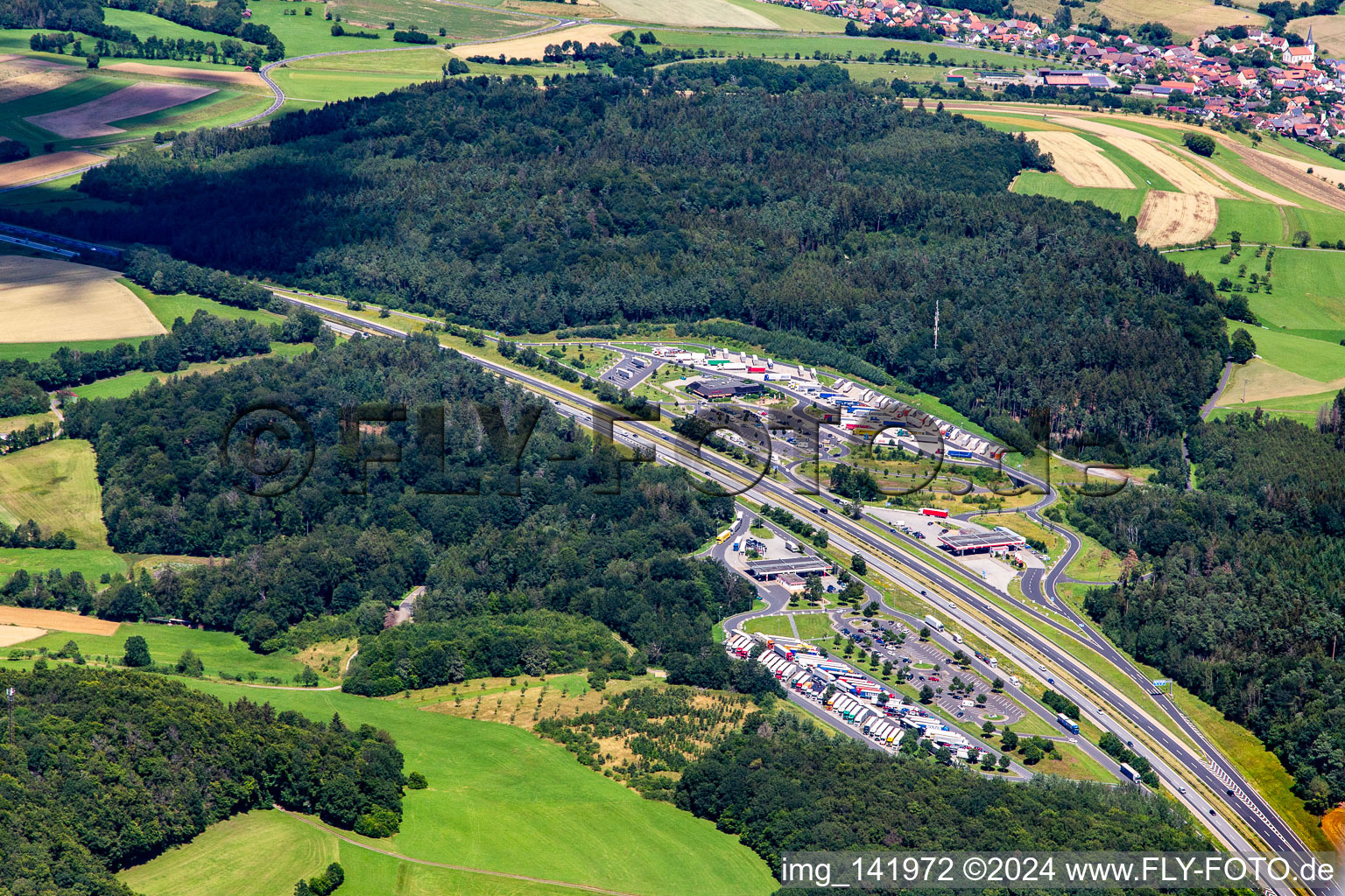 Tank & Rast Raststätte Rhön West und Ost mit LKW-Parkplatz an der A7 in Schondra im Bundesland Bayern, Deutschland