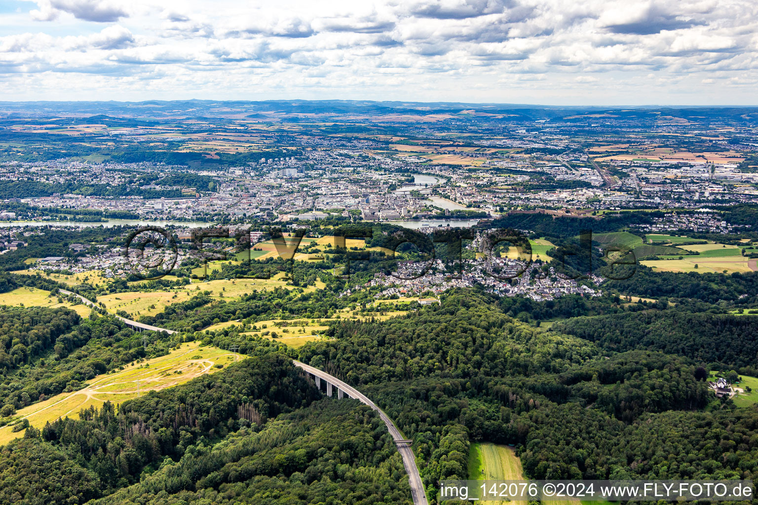 Jenseits des Rheins im Ortsteil Mitte in Koblenz im Bundesland Rheinland-Pfalz, Deutschland