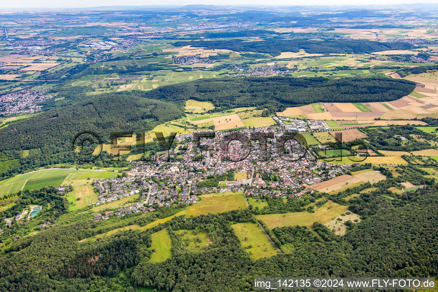 Weiler bei Bingen von Norden im Bundesland Rheinland-Pfalz, Deutschland