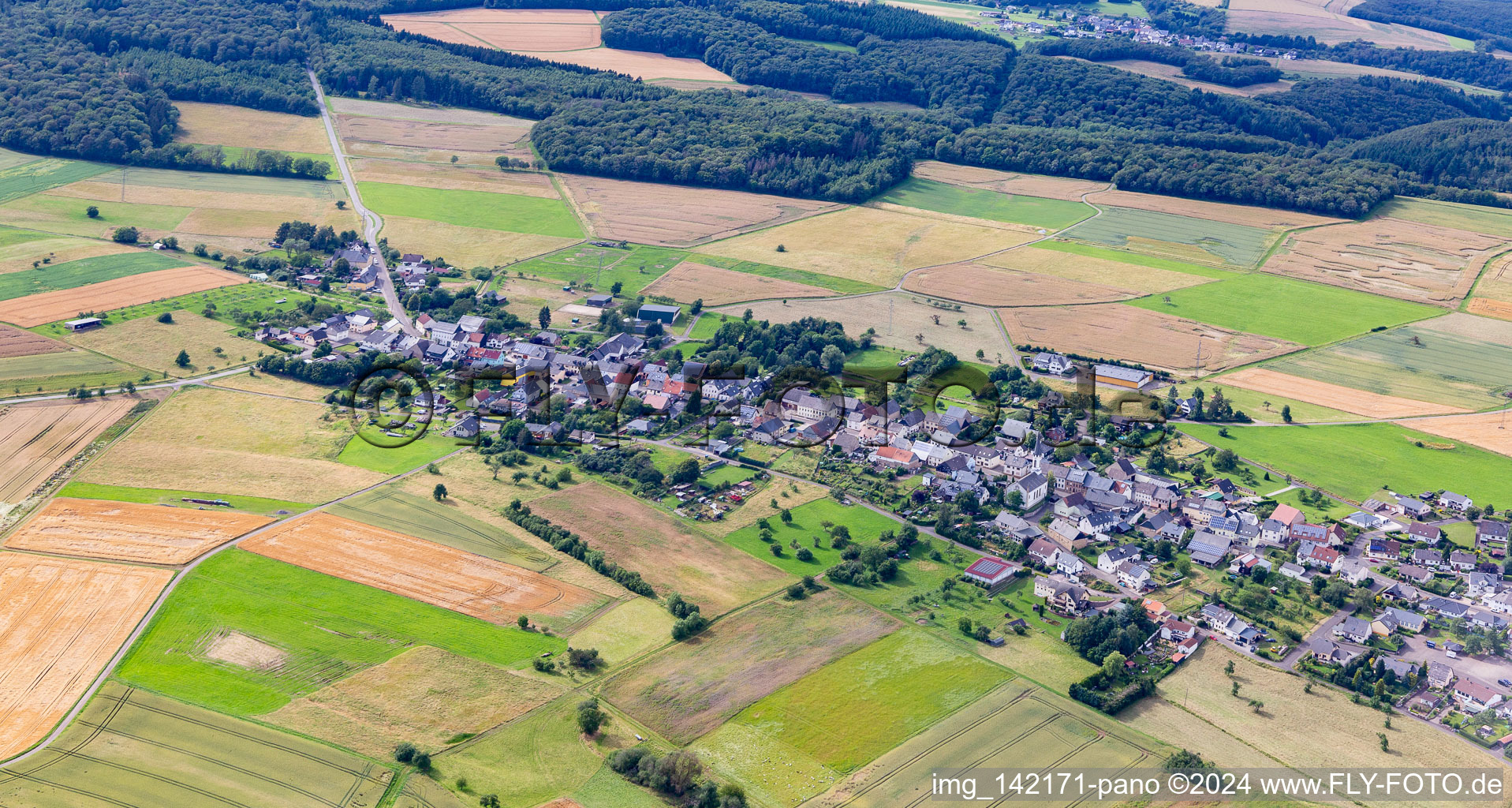 Bergen von Südosten im Bundesland Rheinland-Pfalz, Deutschland