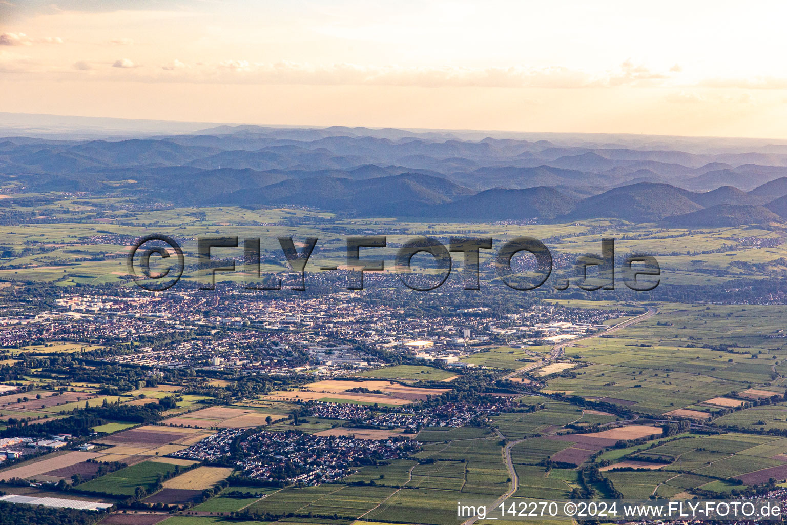 Landau in der Pfalz von Nordosten im Bundesland Rheinland-Pfalz, Deutschland