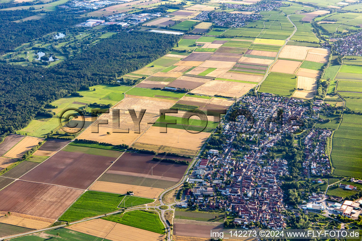 Luftbild von Im Hintergrund Golfanlage Landgut Dreihof - GOLF absolute im Ortsteil Niederhochstadt in Hochstadt im Bundesland Rheinland-Pfalz, Deutschland