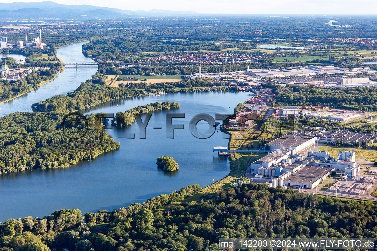 Industriegebiet Wörth-Oberwald am Landeshafen Wörth in Wörth am Rhein im Bundesland Rheinland-Pfalz, Deutschland