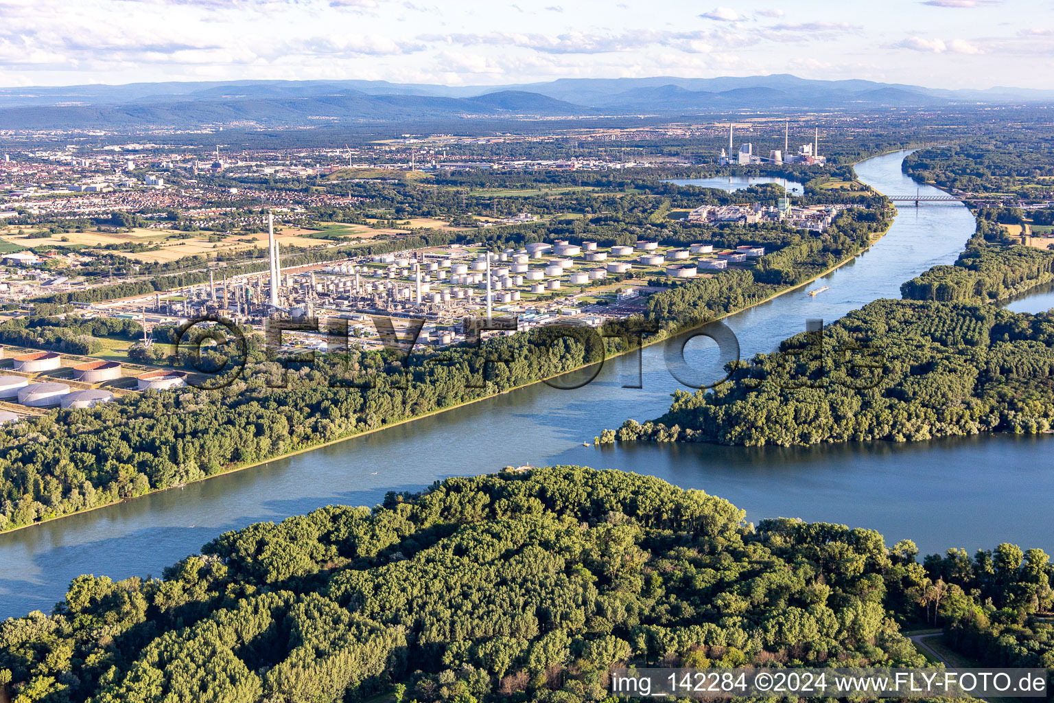 Luftaufnahme von Mineralölraffinerie Oberrhein im Ortsteil Knielingen in Karlsruhe im Bundesland Baden-Württemberg, Deutschland